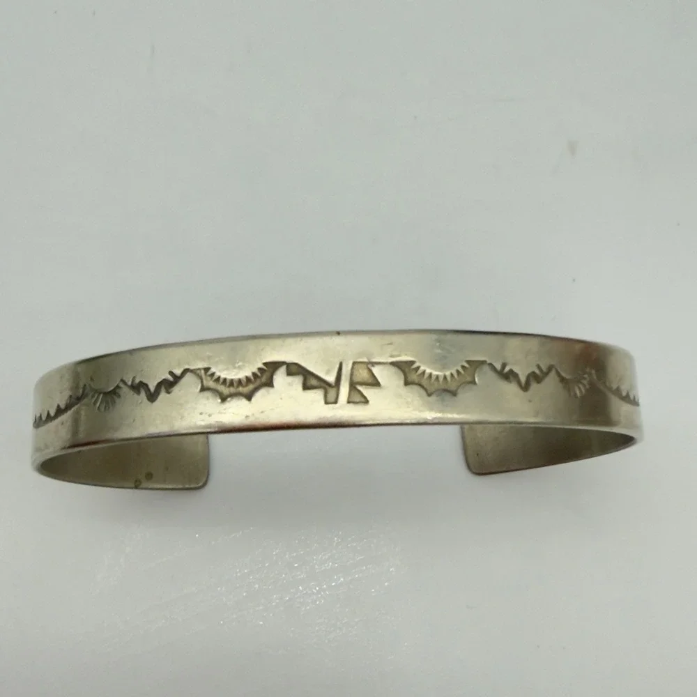 Vintage Native American Navajo HAND STAMPED silver Bracelet 7.25 in